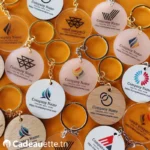 Porte clé acrylique personnalisé avec prénom ou logo - fabrication sur mesure en Tunisie